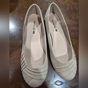 ✨ American Eagle Ballet Flats – Neutral Suede-Like | Size 7.5W